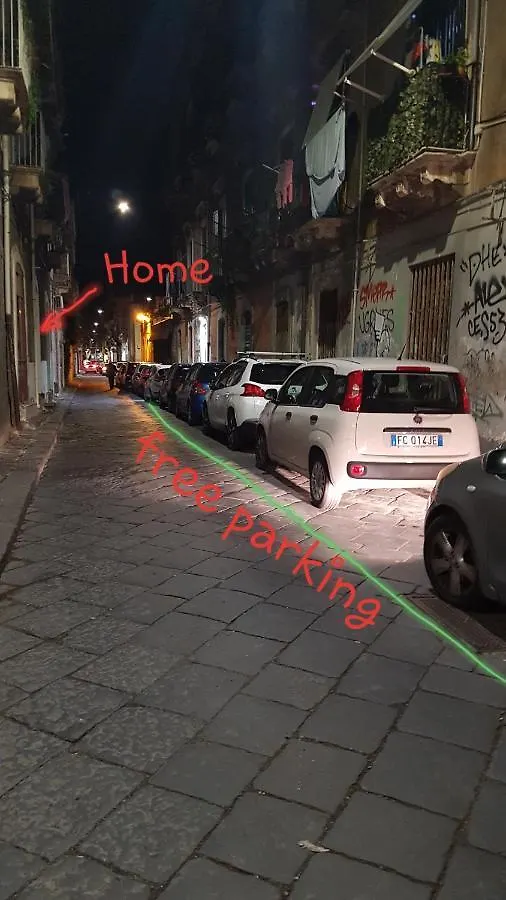Holiday House Da Carlo Catania 0*,